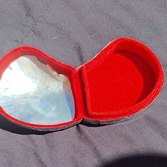 Iridescent Shell Decor Trinket Box - Picture 2 of 5